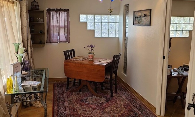 Los Ranchos de Albuquerque House | Charming three room casita in the heart of Los Ranchos de ABQ - Pets Welcome