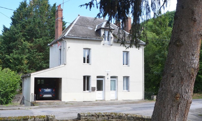 Chambon-sur-Voueize House | Character house in a romantic setting "At the water's'edge