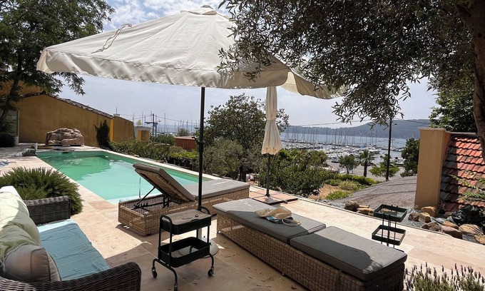 Saint-Chamas House | Character house with swimming pool on the small port of a Provencal village