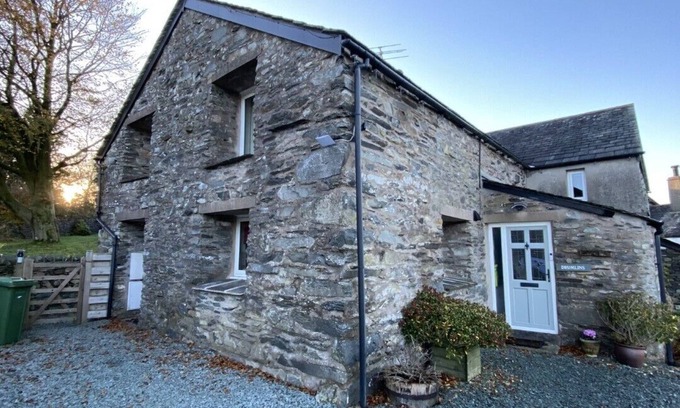 Lowick Cottage | Characterful & spacious C17th cottage. 3 Bed. Pet friendly. Rural tranquillity.