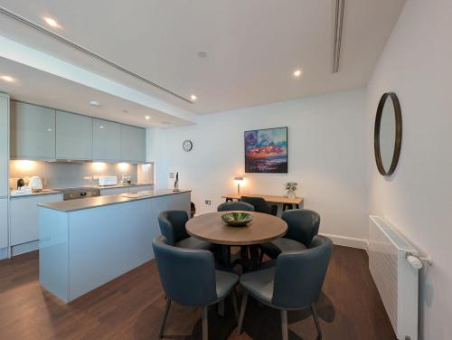 Canary Wharf Apartment | Charles Hope Canary Wharf South Quay