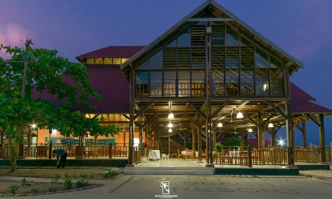 Ampenyi Hotel | Charlestina Beach Resort