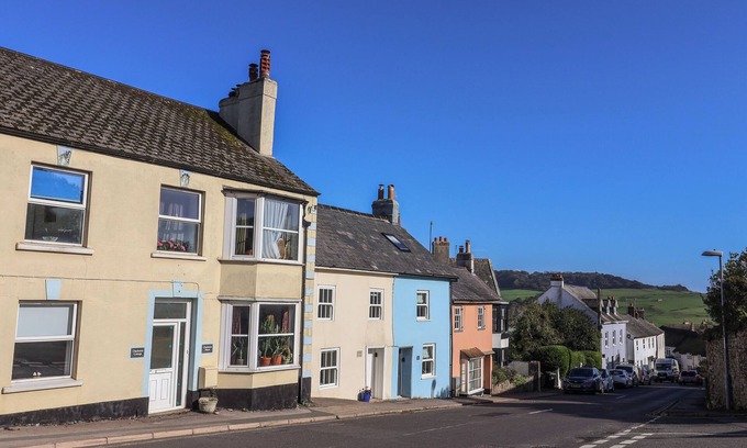 Charmouth Cottage | CHARLESTON COTTAGE, pet friendly, with a garden in Charmouth