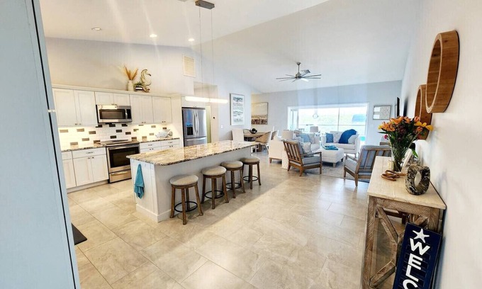 Pine Island Center House | Charlie's of Bokeelia
