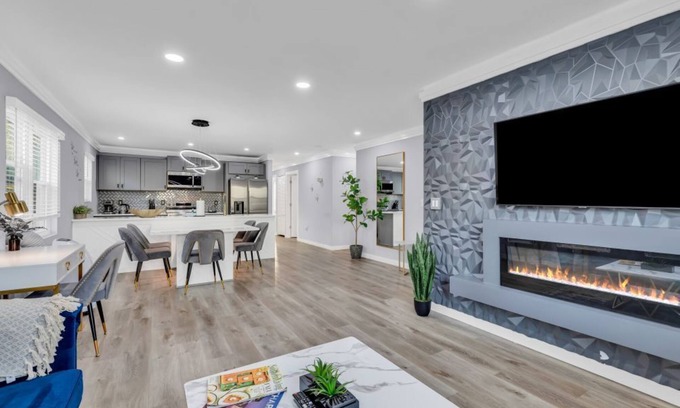 Villa Heights House | Charlotte Spacious Home