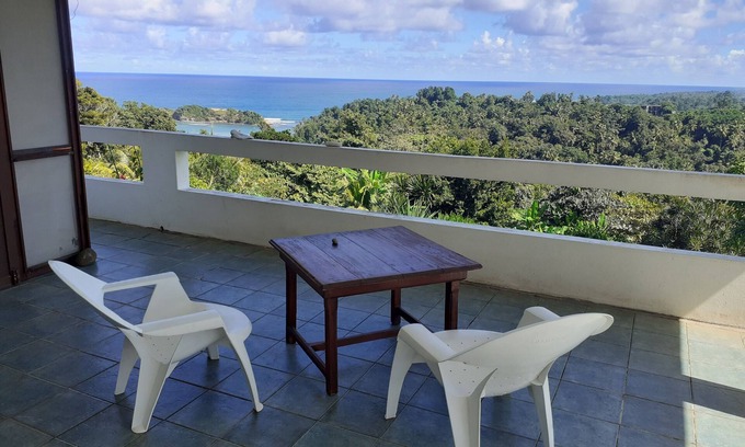 Calibishie Apartment | Charly's Place - Studio-Apartment with magnificent View