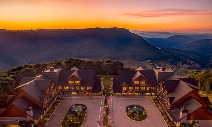Gramado Hotel | Charming hotel with fitness room and AC in delightful Jardim Bela Vista Gramado