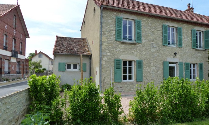 Saint-Bonnet-de-Rochefort Cottage | Charming Cottage with Garden, Near Medieval Village & Vineyards - Family Friendly, Sleeps 6