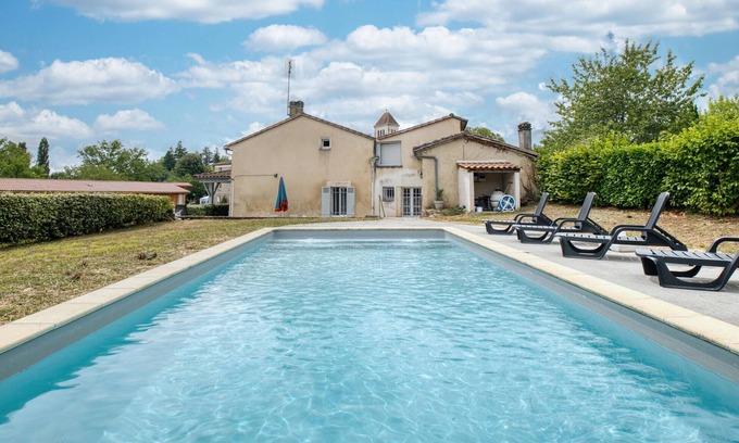 Saint-Germain-du-Salembre House | Charmante Maison avec piscine