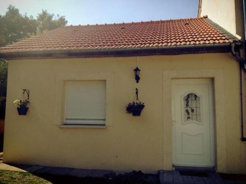 Etain House | Charmant Gîte à Étain, Tout Inclus, Proche Verdun avec Terrasse et Parking - FR-1-585-3