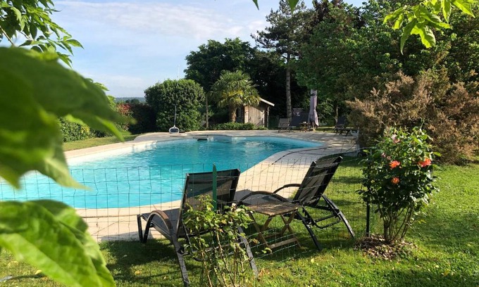 Solesmes Bed & Breakfast | Charmant logement avec piscine et table d'hôtes, proche de Solesmes et de l'abbaye. - FR-1-410-407