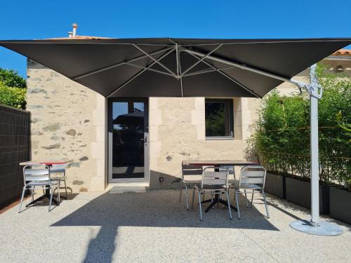 Rochetrejoux House | Charmant studio rénové avec mezzanine, cour privative et parking à Rochetrejoux - FR-1-426-479