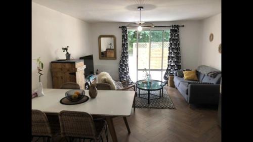Saint-Ave Apartment | Charmant T2 de 45m2 - parking privé - terrasse- linge inclu- Proche Vannes