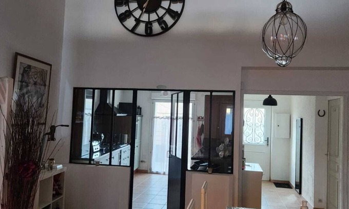 Montblanc House | Charmante Maison de Village Pour 10, à 15 min de la mer - Idéal Familles et Amis