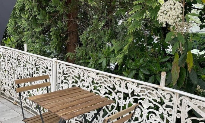 Bad Nauheim Apartment | Charmanter Altbau mit Terrasse am Stadtpark