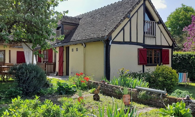 Nouvelle d'Arrou Cottage | Charming Family-Friendly Getaway with Garden, Mezzanine & Games Room in Arrou