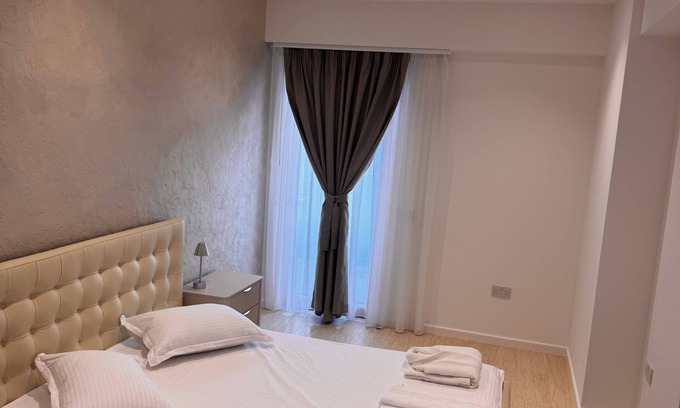 Curtea De Arges Apartment | Charming 1-bedroom apartment in cool Curtea de Argeș with AC