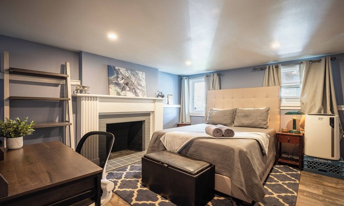 Green Lake Apartment | Charming 1-bedroom 1 Bedroom Suite - 1 Block From Green Lake with WiFi, AC/Heat