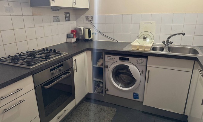 St Luke's Apartment | Charming 1-bedroom apartment in brilliant London with fitness room, WiFi