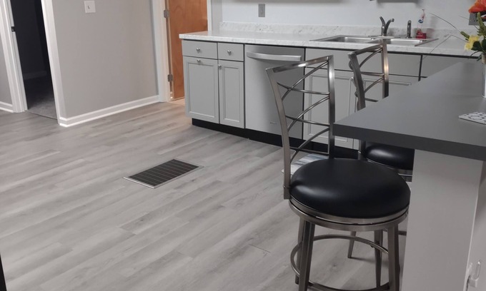 North York Apartment | Charming 1-bedroom apartment in delightful York with WiFi, AC