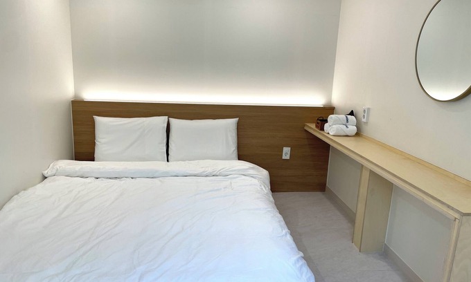Jung-gu House | Charming 1-bedroom building in lovely Busan with WiFinThere is a large bed