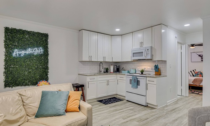 Harrisburg House | Charming 1-bedroom near Medical and Golf! Ground Unit A!