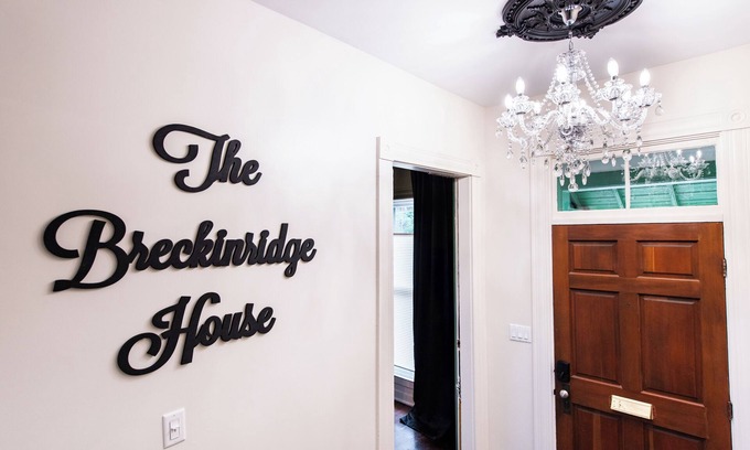 Old Louisville House | Charming 1-bedroom Unit, Beautiful Louisville with 1 Queen bed, 1 king pull out,