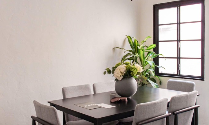 Hollywood Hills Apartment | Charming 1-Bedroom Serviced Apartment in Los Angeles x Native