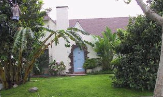 Melrose Apartment | Charming 1-bedroom Hollywood Bungalow