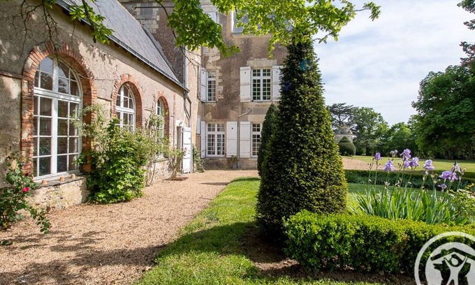 Rochefort-sur-Loire Cottage | Charming 15th-Century Family Cottage in Loire Vineyards with Park, Terrace, and Leisure Facilities