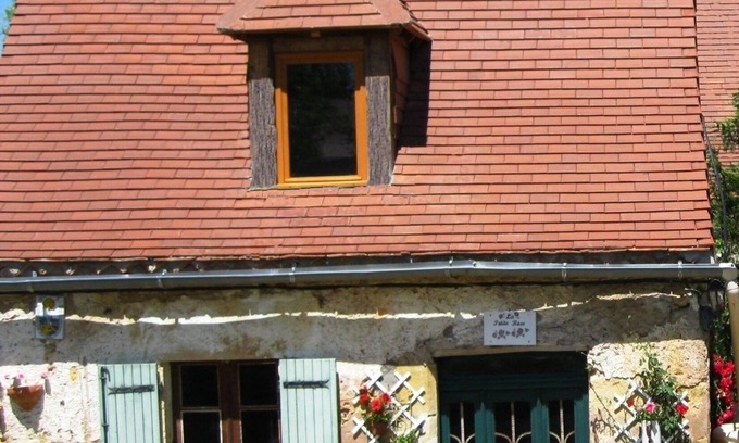 Hautefort Cottage | Charming 18c stone Perigordian farm cottage: wifi, pool, gardens, valley view