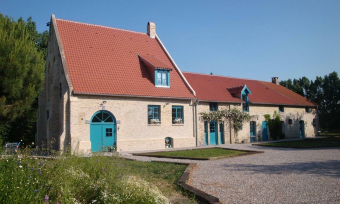 Quaedypre Cottage | Charming 18th Century Farmhouse: Spacious, Baby-Friendly, Near Bergues & Dunkirk Beaches