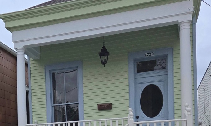 Mid-City House | Charming 1920 Side Hall, conveniently located to downtown New Orleans.