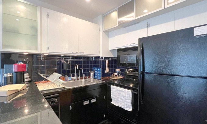 Wilshire Montana Apartment | Charming 1BR in Prime Santa Monica – Walk to Beach
