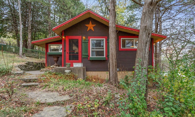 Hastings Cabin | Charming 2-bdrm cabin in quaint Afton area with seasonal views of river!