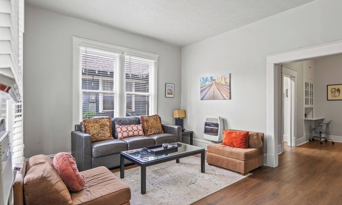 Old East Dallas Apartment | Charming 2 Bed/1 Bath Retreat Near Baylor Hospital - - Sleeps 2 Adults Comfortab