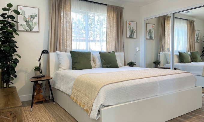 Boyle Heights House | Charming 2 bed/2 bath house near DTLA/Arts District/Pasadena/Dodgers Stadium