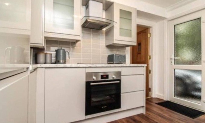 Brentwood Apartment | Charming 2-bed Apartment in Brentwood Free Parking