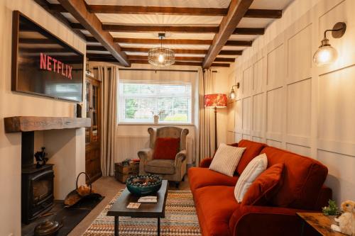 Mickle Trafford House | Charming 2-Bed Cottage in Mickle Trafford- Sleeps 6 - Pet Friendly - Near Chester