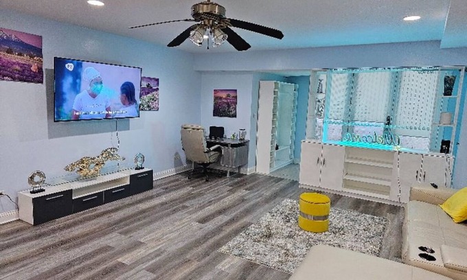 Near South Side Condo | Charming 2-bed Garden condo in beautiful Chicago + WiFi, AC, & private parking