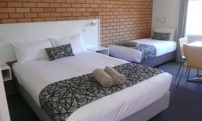 Woolgoolga Hotel | Charming 2 Bed room Suite Motel with Mineral Pool