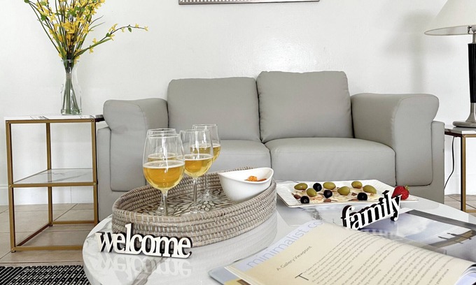 Oakland Park House | Charming 2-bedroom house with WiFi, AC in sunny Fort Lauderdale #2