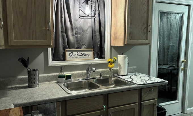 University City House | Charming 2-bedroom house with AC, WiFi in fantastic University City
