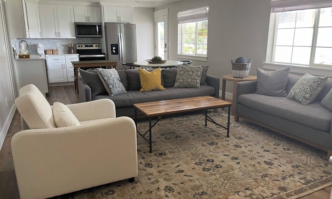 Pleasant Grove Apartment | Charming 2-bedroom apartment in Pleasant Grove near the