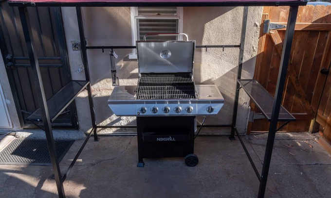 North Redondo House | Charming 2-bedroom house in lovely Redondo Beach with WiFi