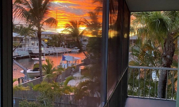 Key Largo House | Charming 2 Bedroom, 2 Bathroom + Loft Canal-Front Oasis with Golf Cart