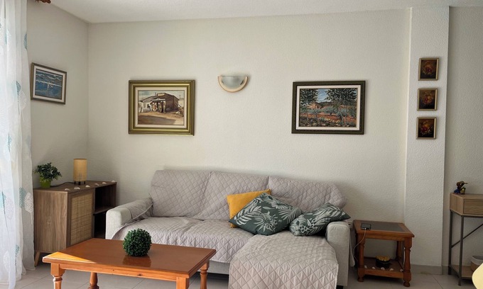 Torreblanca Apartment | Charming 2-bedroom apartment with AC, WiFi in brilliant VC