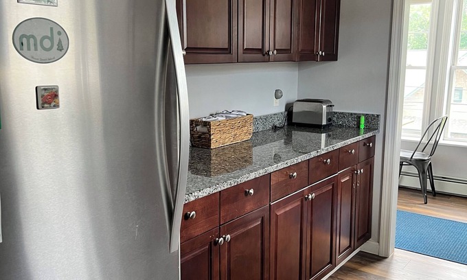 Bar Harbor Apartment | Charming 2-bedroom apartment with WiFi, AC in downtown Bar Harbor
