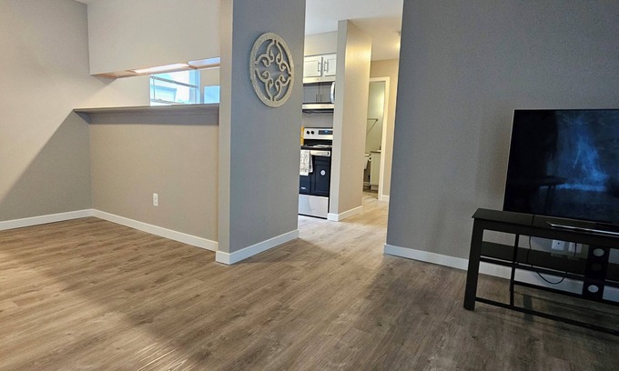 Bryant Pattengill East Apartment | Charming 2-bedroom apartment with AC, WiFi in amazing Ann Arbor