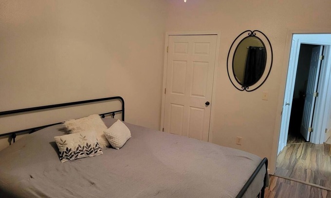 Carthage Apartment | Charming 2-bedroom apartment with WiFi, AC next to Carthage Square and Route 66